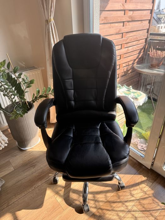Fotel biurowy z funkcją masażu