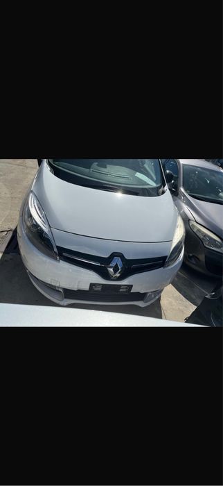 Передній бампер Renault Scenic 3 сценік