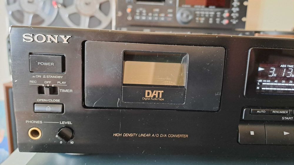 Magnetofon cyfrowy DAT Sony DTC 690 po serwisie.