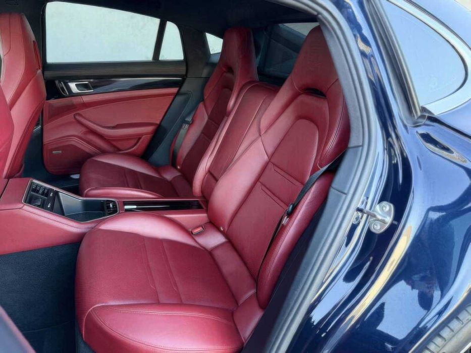 Porsche Panamera 4S      2018