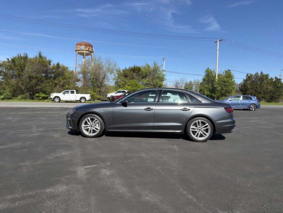 Audi A4      2024