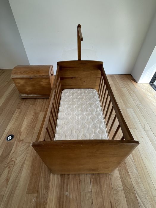 Cama de Bebé com Baú de Brinquedos