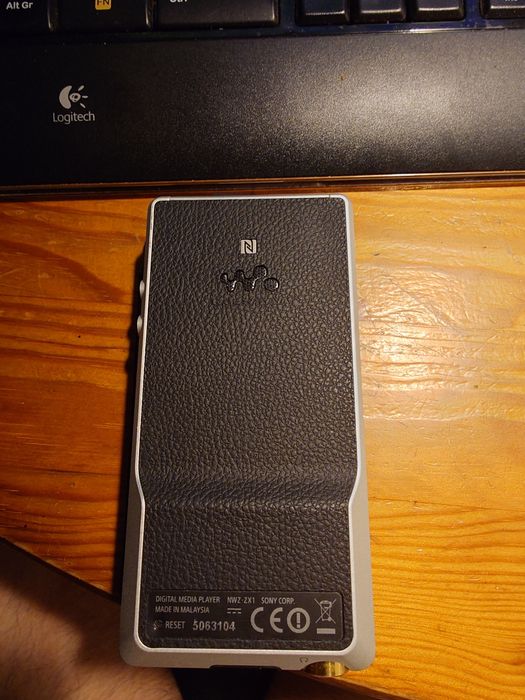 Sony walkman NWZ-ZX1 high-resolution 128 GB