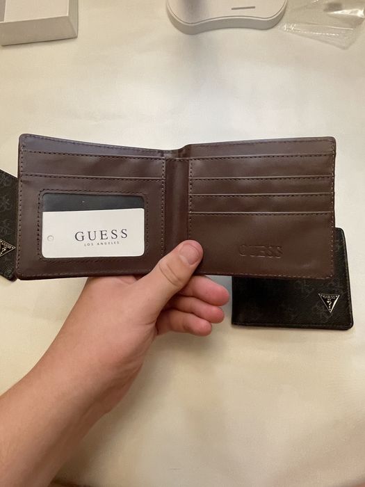 Кошельки Guess.