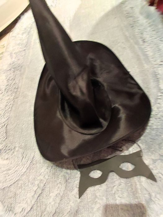 Kapelusz i maska karnawałowe