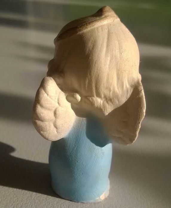 Figurki Aniołków Figurka Aniołek z misiem na rękach niebieski 5cm