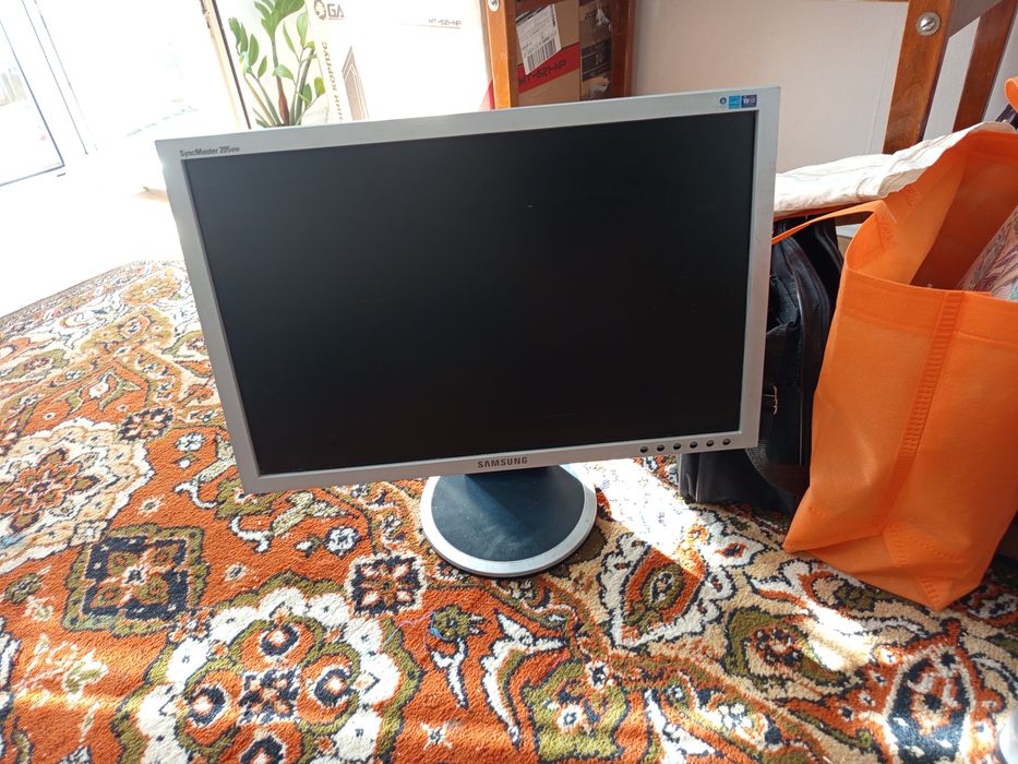 Монитор SAMSUNG .