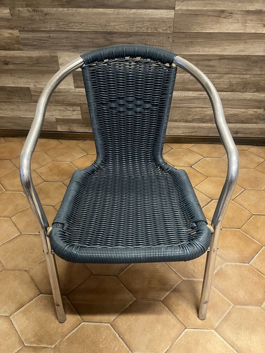 Oito (8) Cadeiras em aluminio