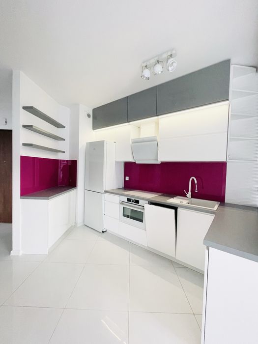 3 pokoje z ogromnym balkonem i garażem. Jasne, zadbane!