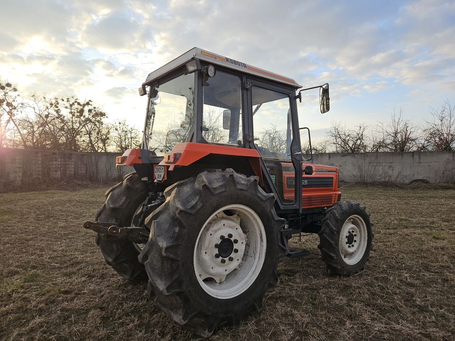 Трактор Kubota M1-65