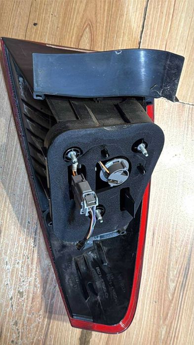 lewa tylna lampa w błotnik ford mondeo mk4 hb lift