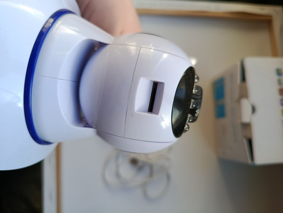 WiFi камера V380Pro с креплением на стену