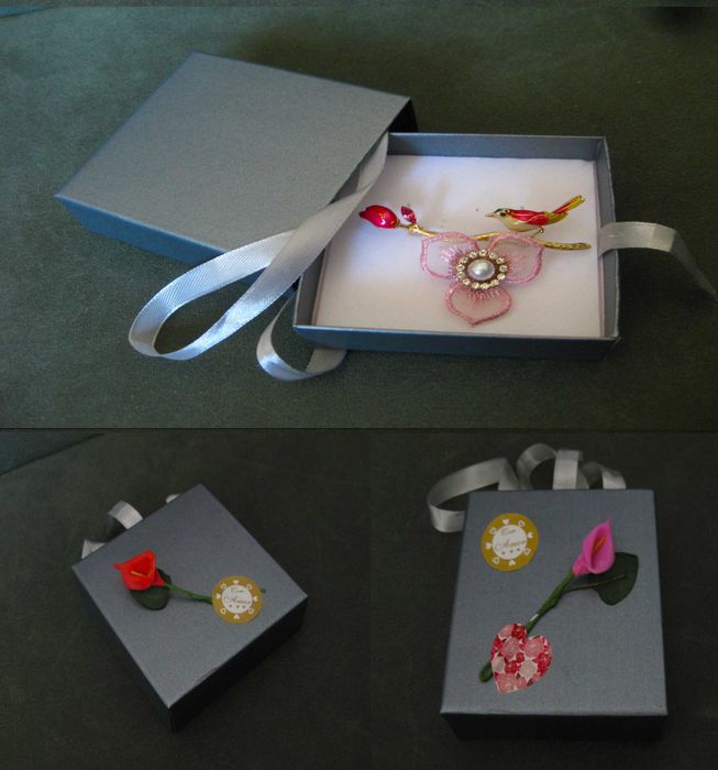 Alfinete / Broche / Pregadeira Passaro no Ramo c/ Flor NOVO
