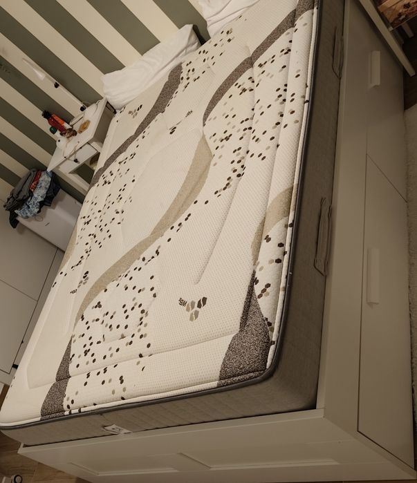 Vendo cama e colchão