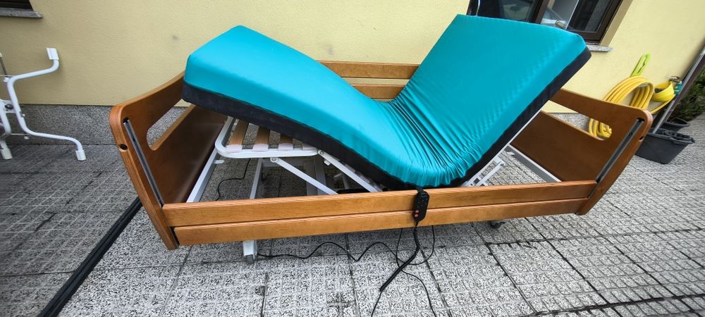 Cama articulada elétrica e elevatória hospitalar