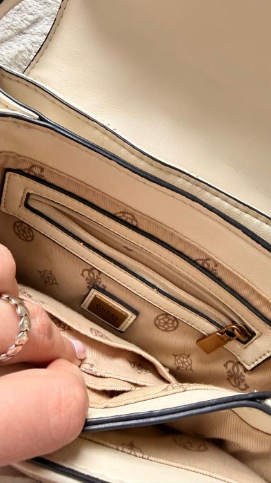 Biała torebka damska Guess