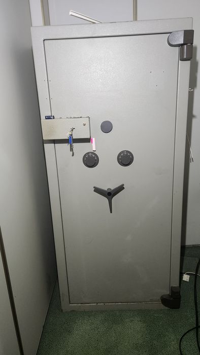 Cofre e porta blindada