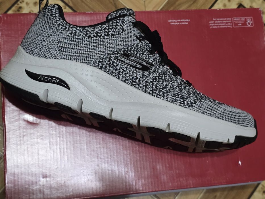 Кросівки skechers 42