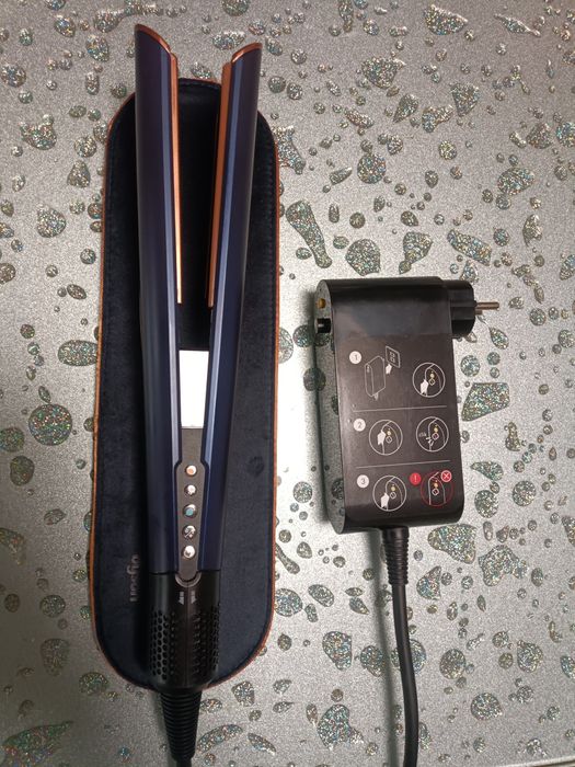 Dyson Airstrait HT01