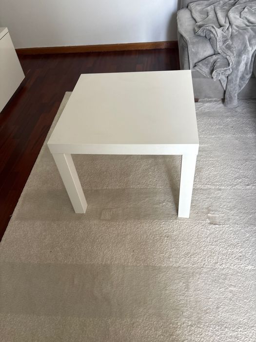 Mesa quadrada branca