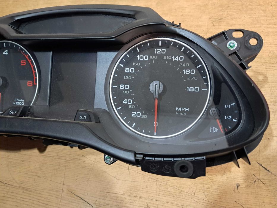 Licznik zegar prędkościomierz AUDI A4 B8 2.0 TDI manual ANGLIK