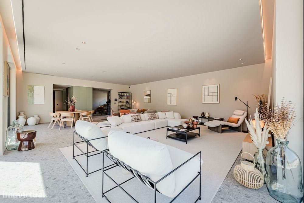 Moradia T5 com piscina, jardim e garagem em Birre, Cascais