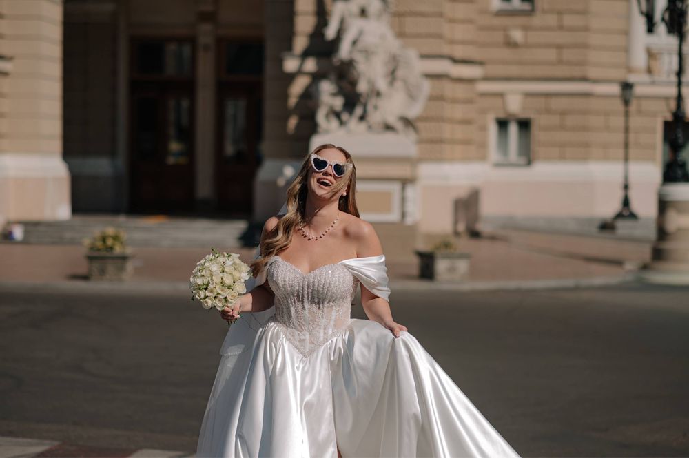 Продам весільну сукню