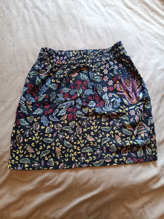 Mini spódnica w kwiaty Reserved M