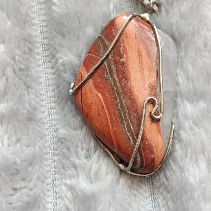 Wisiorek z naturalnym jaspisem