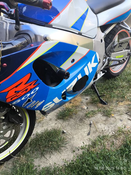 Suzuki GSX-R srad 600 silnik