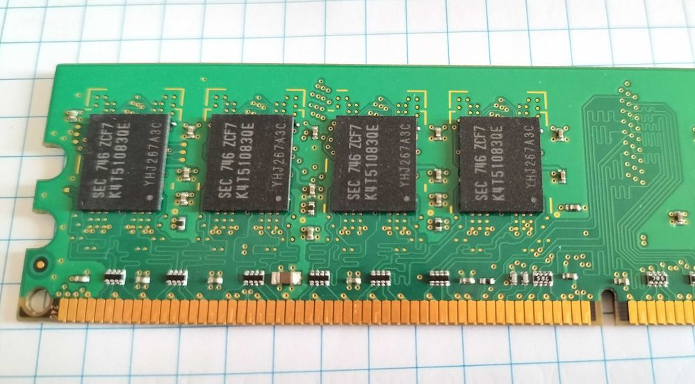 Pamięć komputerowa DDR2 2 GB i 1 GB