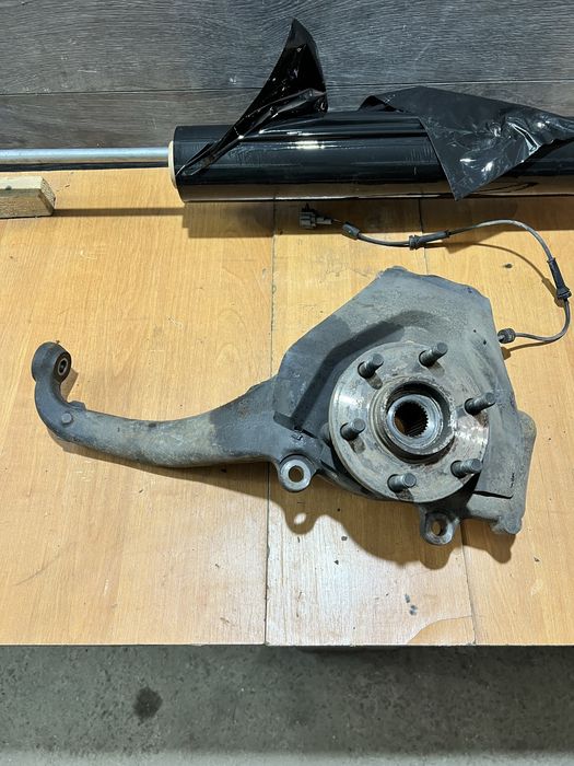 цапфа поворотній кулак nissan navara d40  pathfinder r51