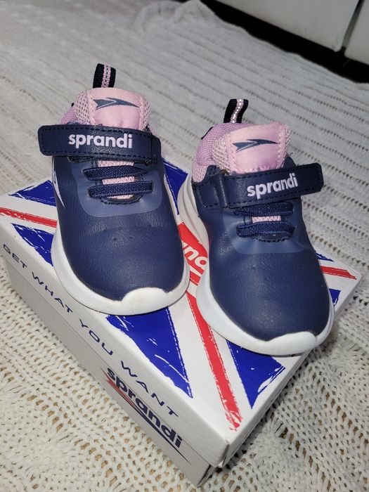 Adidaski dziewczęce spradni r.21