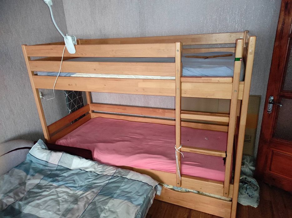 Двух яросне ліжко