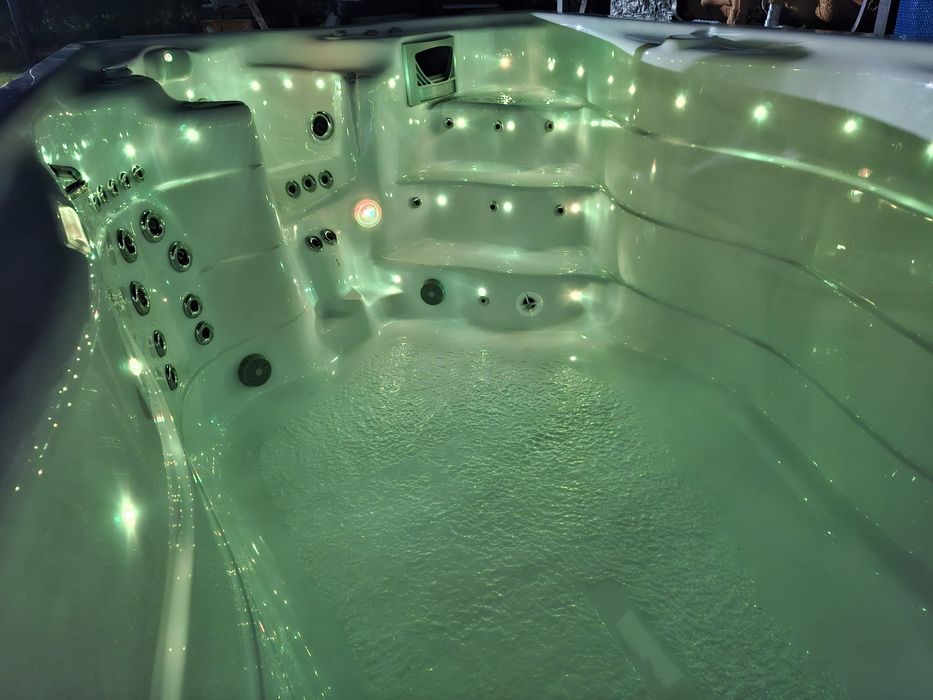 Jacuzzi swim spa