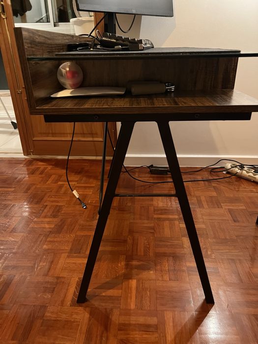 Secretária com tampo de vidro