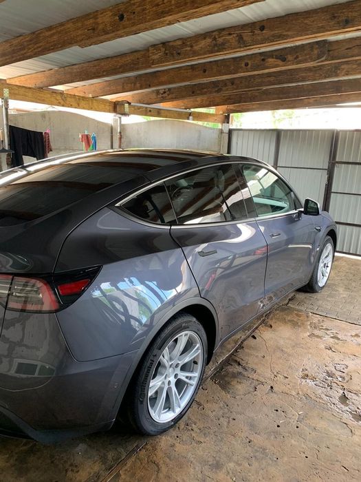 Продам Tesla Y в гарному стані
