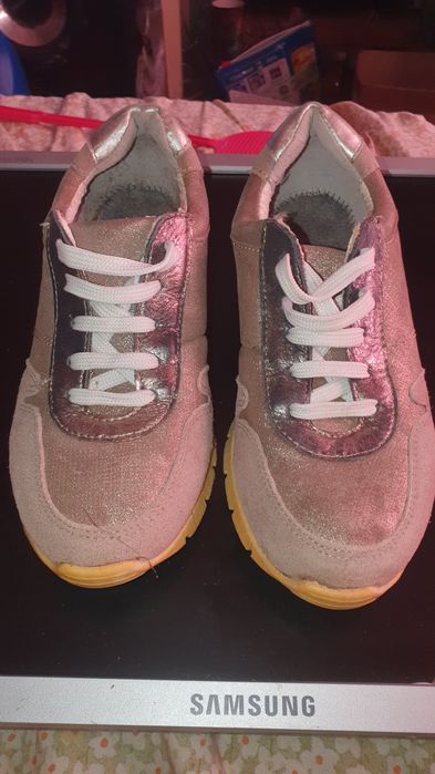 Продам красовки жіночі