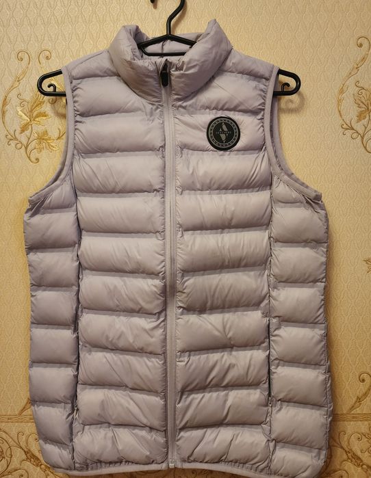 Продам женскую безрукавку Skechers