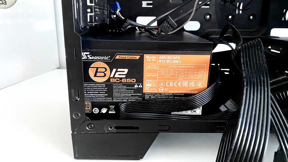 Caixa para PC Desktop UNYKA + Fonte de Alimentação Seasonic B12 BC-650