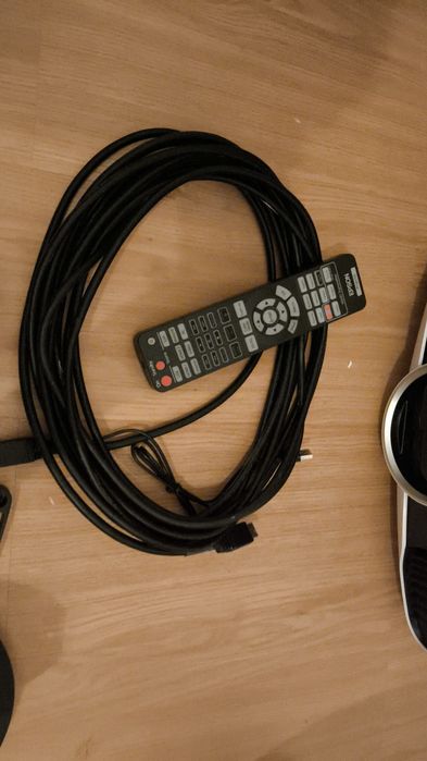 Projetor Epson 3D EH-TW9100W e sistema de som Bose lifestyle V35 5.1