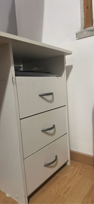 Secretária com 3 gavetas