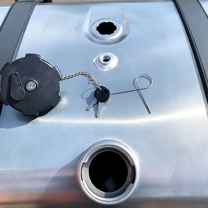 Паливні баки для MAN / DAF / IVECO – в асортименті. Гарантія/наявність