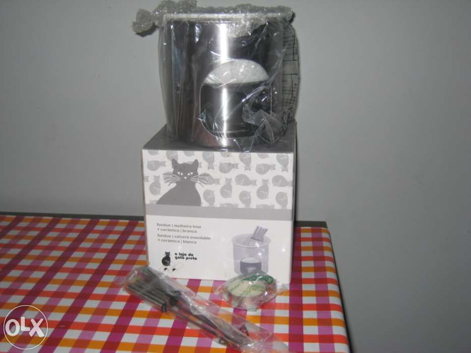 Fondue novo gato preto