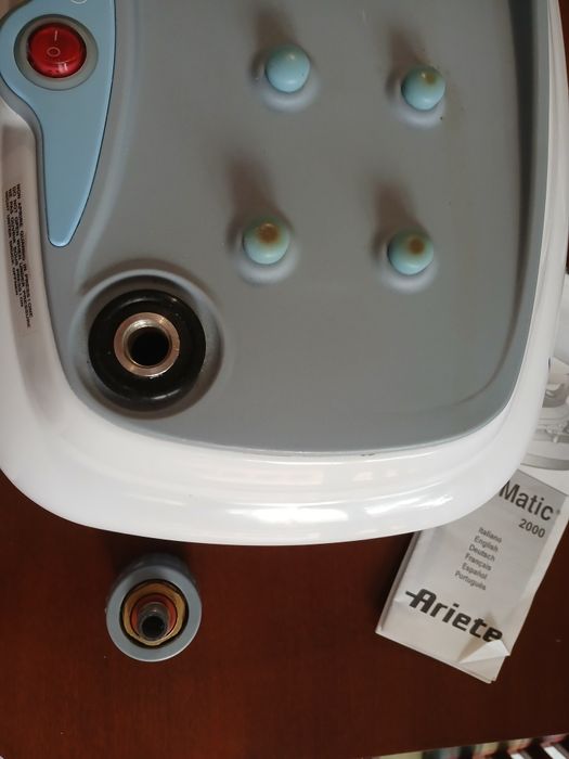 Ferro de engomar com caldeira marca Ariete