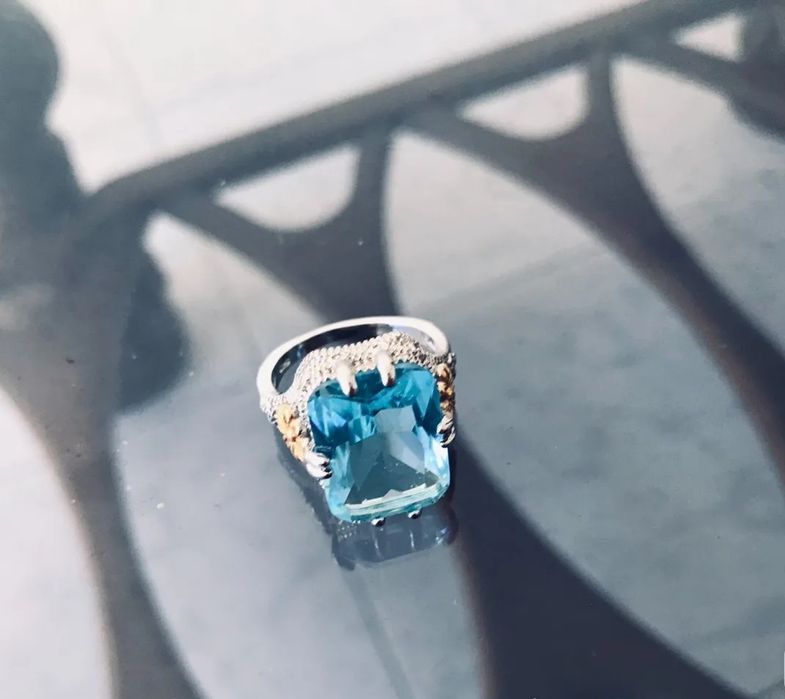 Anel de pedra preciosa estilo vintage à venda a preço especial.