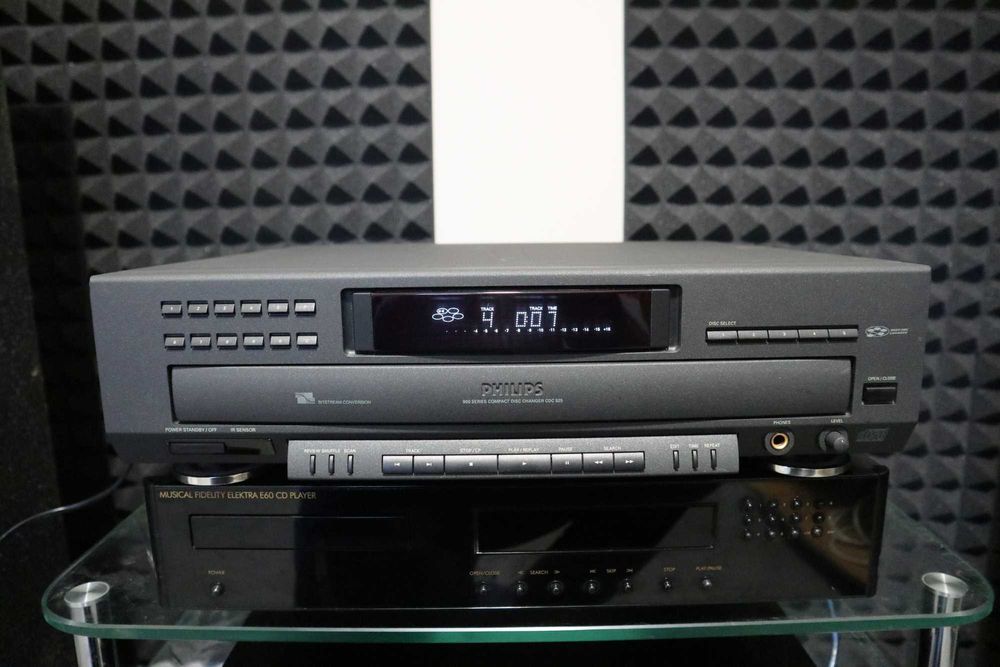 Проигрыватель Cd дисков Philips CDC925 CDC752