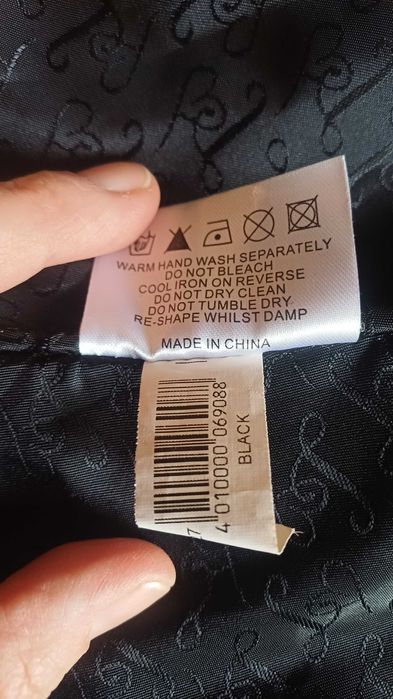 Czarny płaszcz trencz z ozdobami rozmiar 8