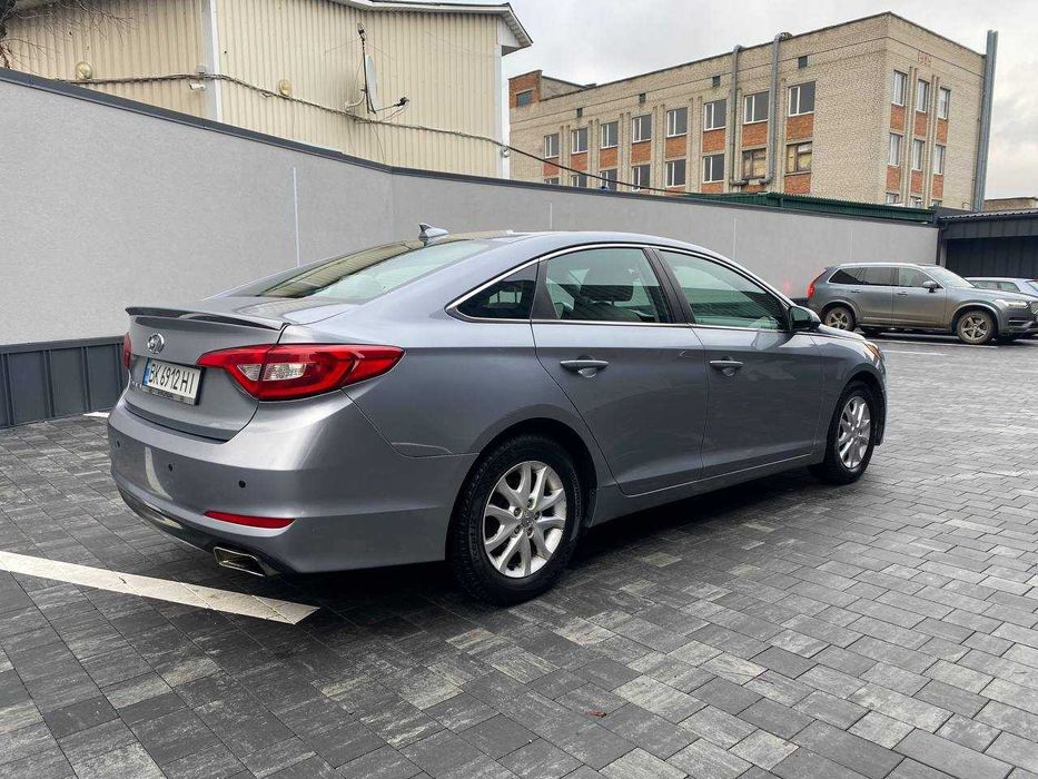 Продам власний автомобіль Hyundai Sonata 2017 року.