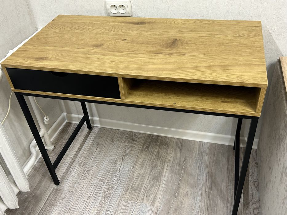 Стіл письмовий Jysk